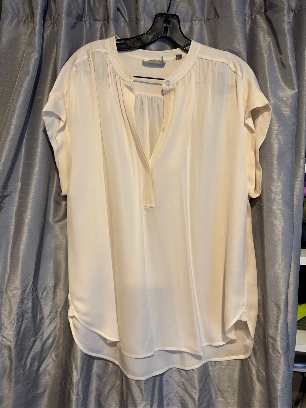 Vince Cream Short-Sleeve Split-Neck Blouse size Medium.